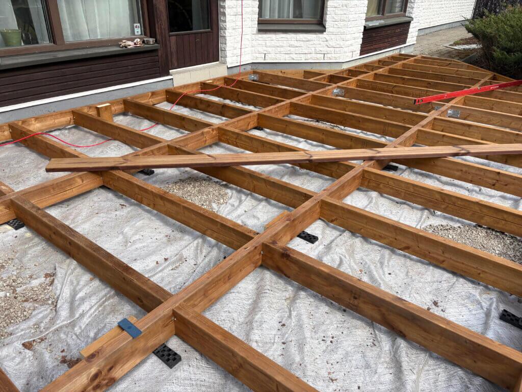 terrassi ehitus Harjumaal